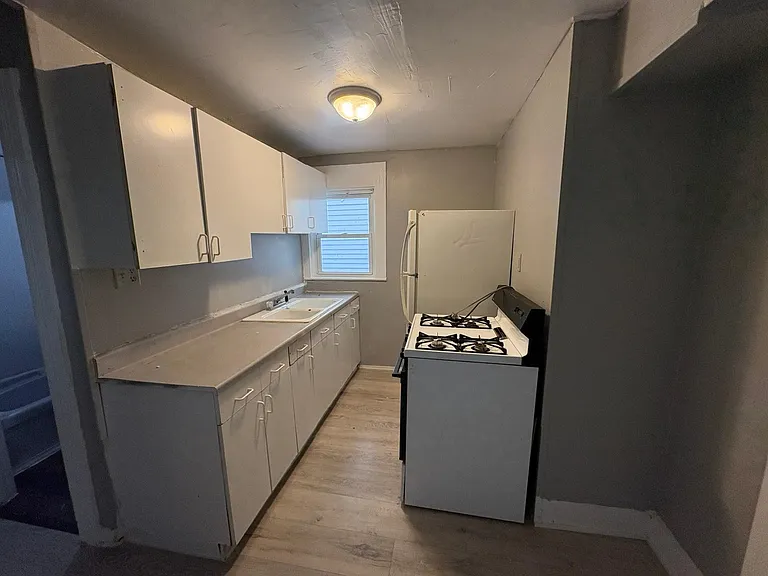 137 Gibbons St #2 — Photo 3