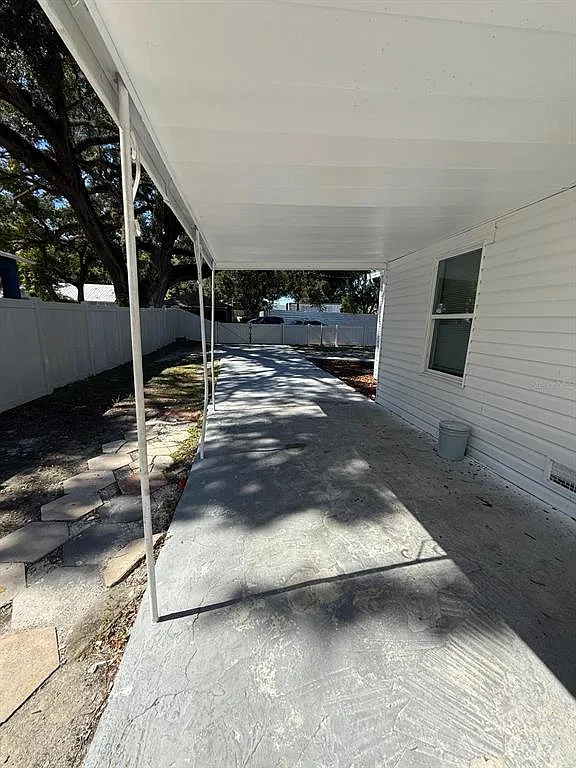 3 bed, 2.0 bath, 912 sqft, $2,000 — Photo 4