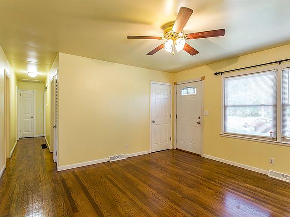 5th image of 1423 Beaufort Dr