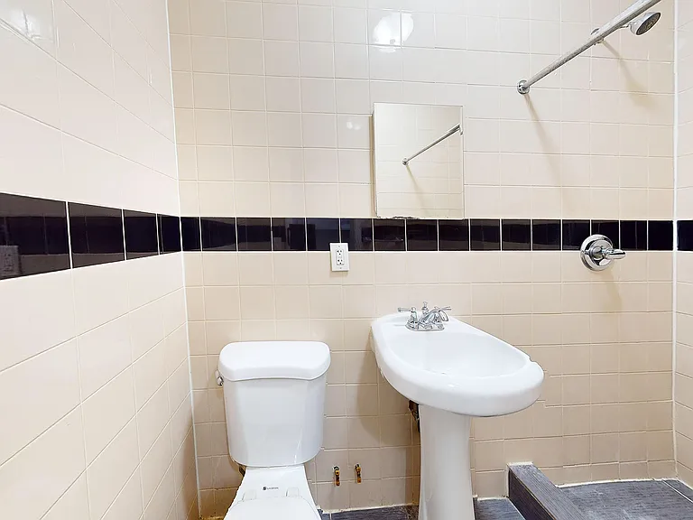 442 W 54th St #2 — Photo 3
