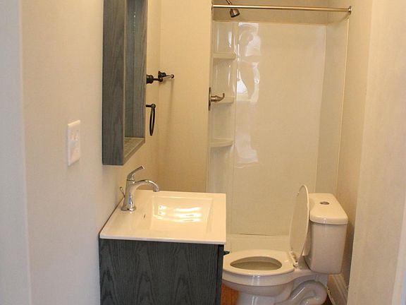 5th image of 113 E Northwood Ave