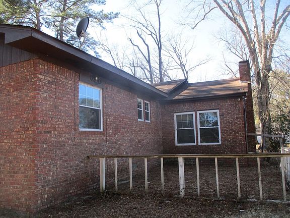 3rd image of 2843 Stinson Ave