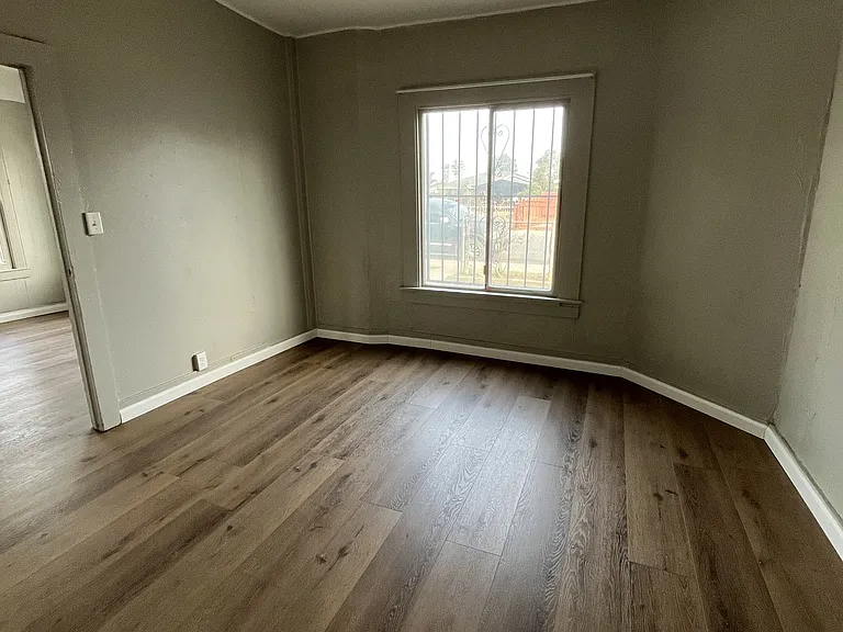 326 Clyde St — Photo 8