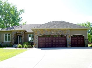 1066 Pebble Beach Dr, Dakota Dunes, SD 57049
