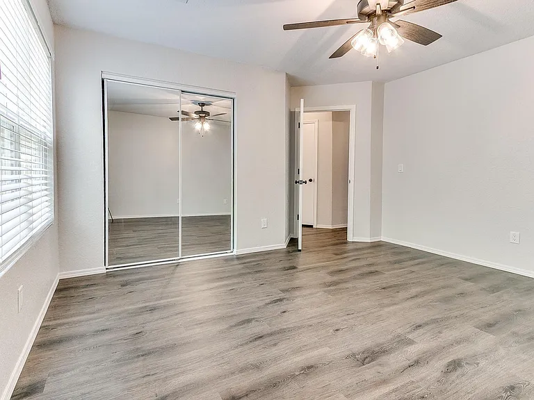 425 Dauphin Ave — Photo 14