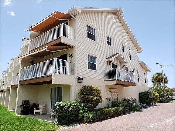 2nd image of 19651 Gulf Blvd APT B3
