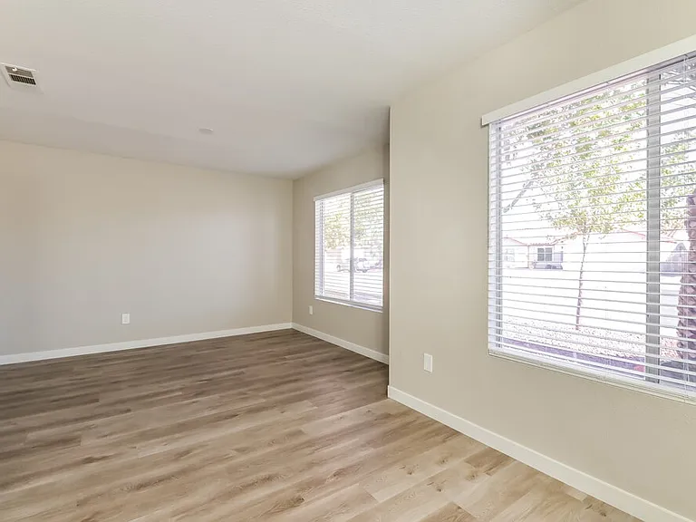 1042 Juniper Ridge Ave — Photo 11
