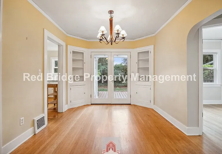 2619 NE Flanders St — Photo 11