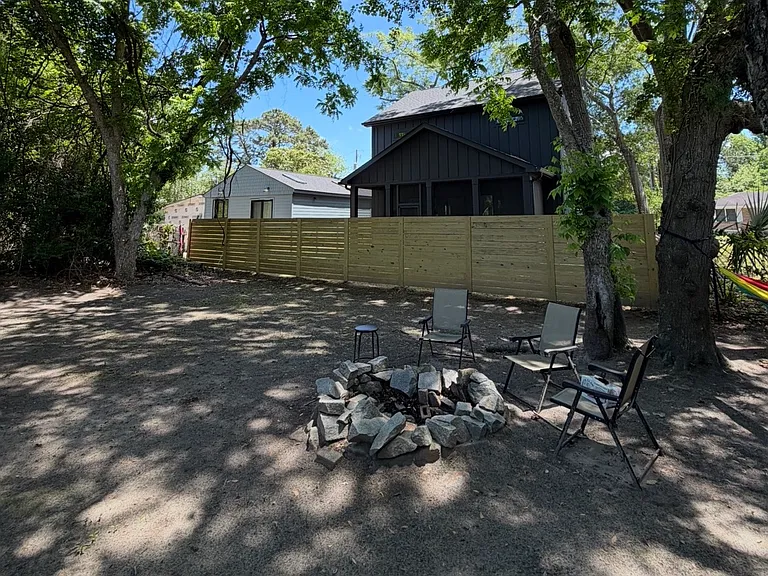 1010 Fiall St — Photo 34
