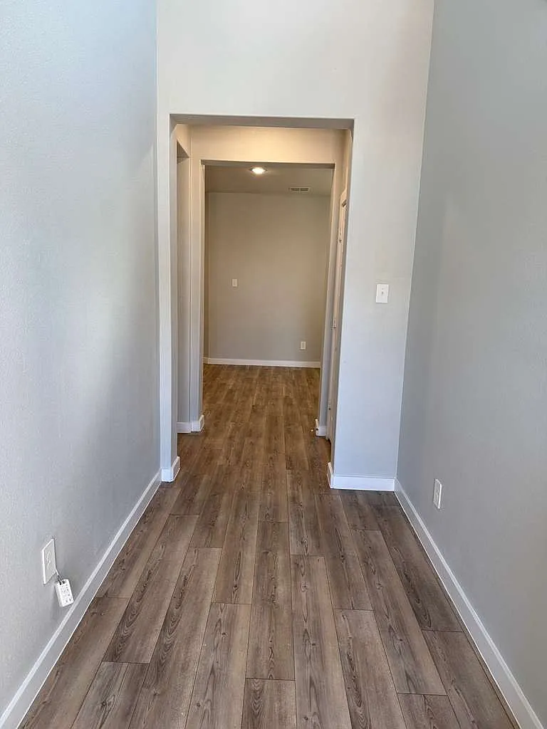 4 bed, 2.5 bath, 2386 sqft, $2,500 — Photo 2