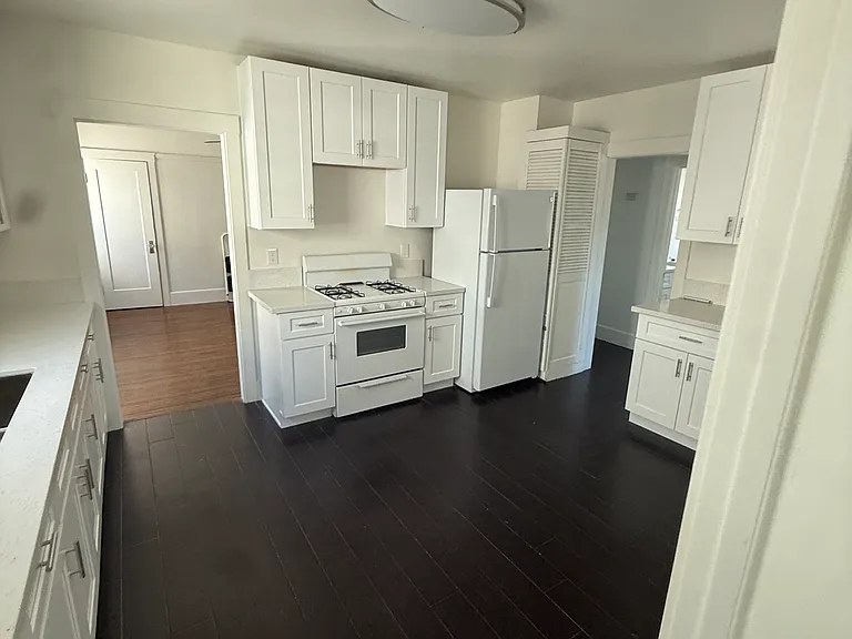 1224 E St #B — Photo 17