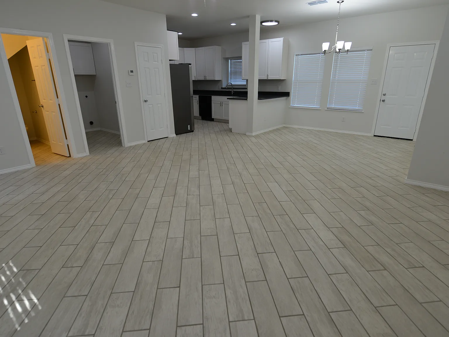 3 bed, 2.5 bath, 1400 sqft, $1,995 — Photo 4