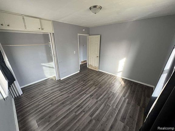 5th image of 518 W Ruth Ave