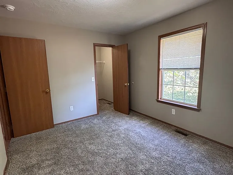 508 N Douglas Dr — Photo 4