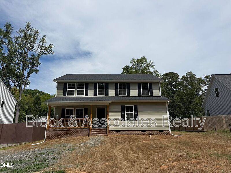 1st image of 824 Roane St