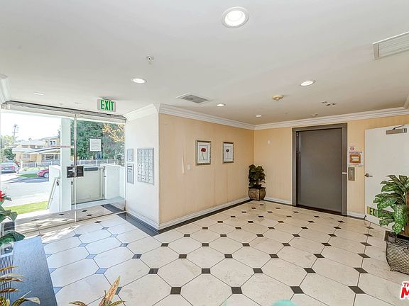 3rd image of 4733 W Elmwood Ave #205