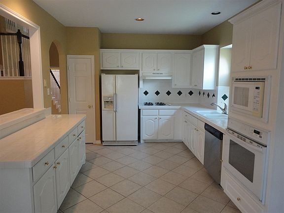 5th image of 1809 Newcastle Dr