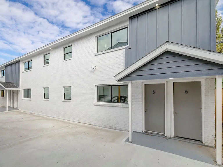 2403 Cleburne St #3 — Photo 4