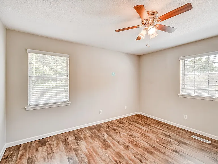 1760 Sonia Dr — Photo 14