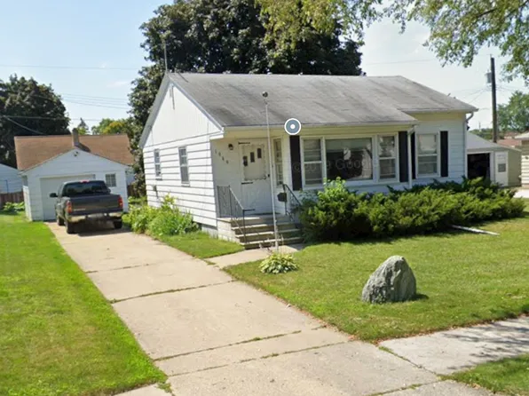 1946 Hillview Dr, Green Bay, WI 54302