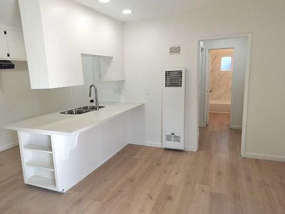 2nd image of 5554 Riverton Ave APT 1