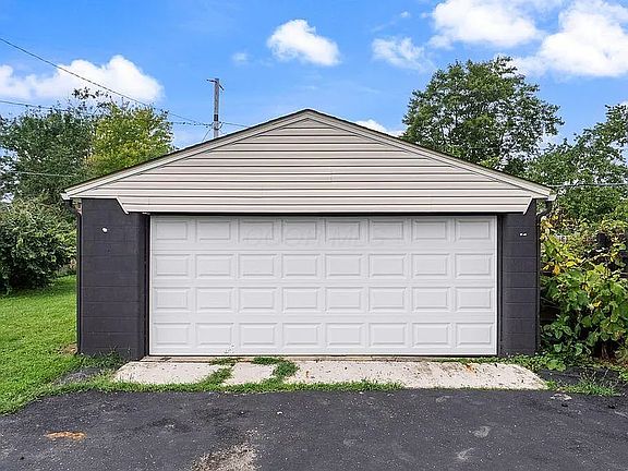 4th image of 3435 Devin Rd
