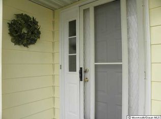 6 Portsmouth Dr, Toms River, NJ 08757