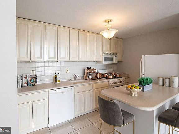 2nd image of 3900 Ford Rd APT 16K