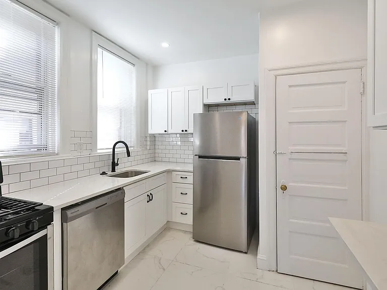 5908 Carpenter St #B — Photo 10