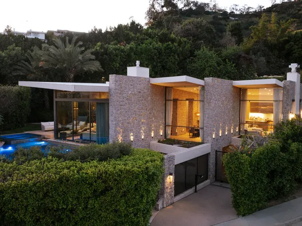 9233 Swallow Dr, Los Angeles, CA 90069
