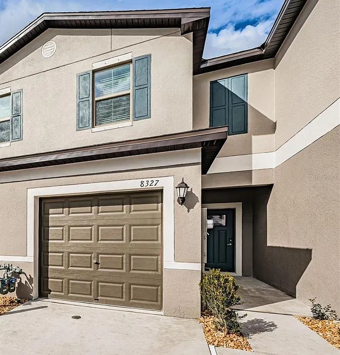 8327 Crescent Oaks Dr
