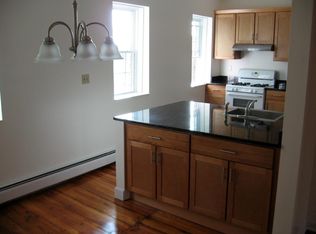 140 Middle St APT 4, Manchester, NH 03101