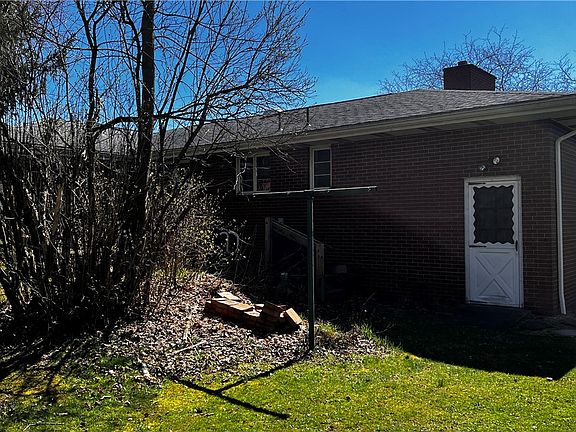 3rd image of 593 Sterling Dr