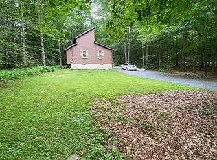37 Mountainside Dr, Gouldsboro, PA 18424