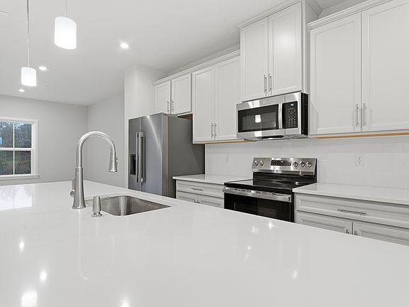3rd image of 343 Telluride Ln
