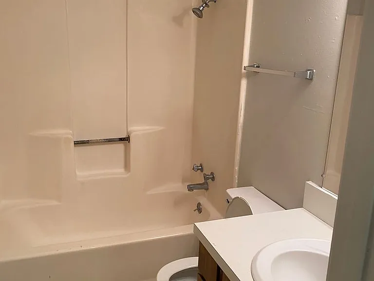 200 Loire Ave — Photo 3