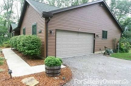 Oversized 2 car garage