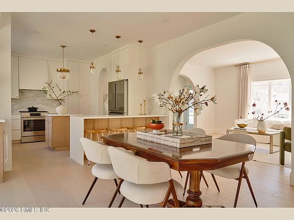5th image of 37 Mary Ln