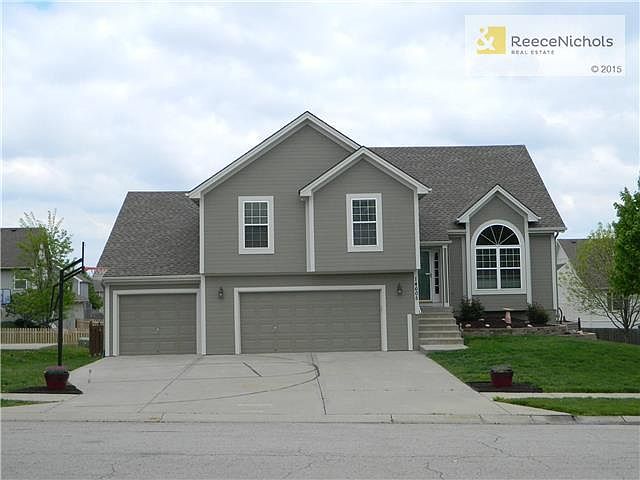 Welcome home to your beautiful Hills of Shannon house!