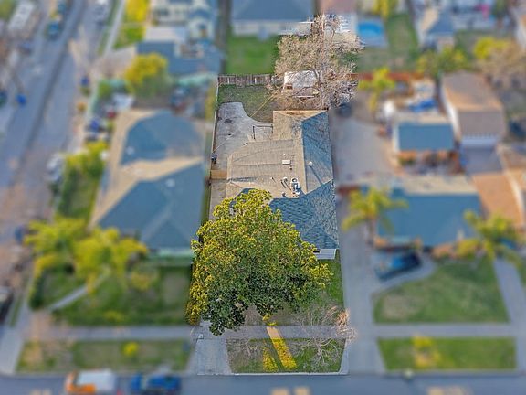 4th image of 2924 N Sierra Way