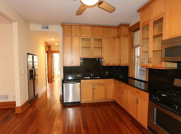 4th image of 835 N Rockwell St #2