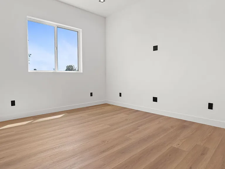 10842 Peach Grove St #B — Photo 34