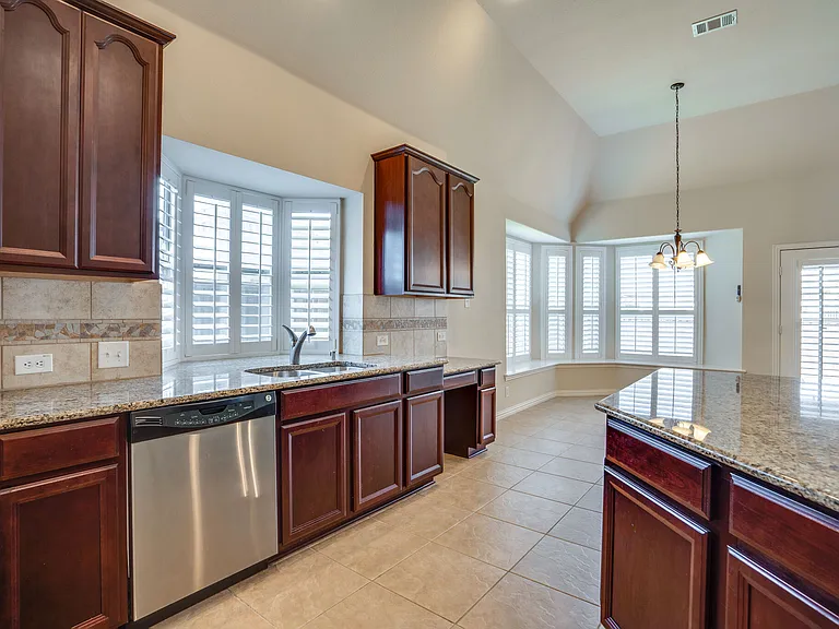 7747 Ivanhoe Dr — Photo 19