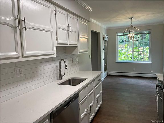 2nd image of 52 Foxwood Dr APT 5