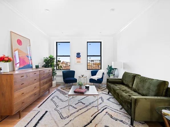 418 Saint John's Place image 2 of 10