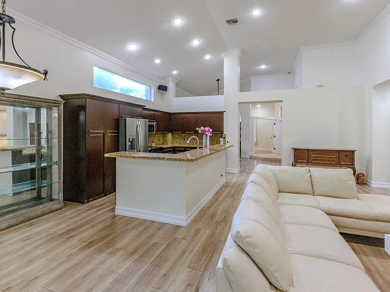 4082 Trenton Ave — Photo 7