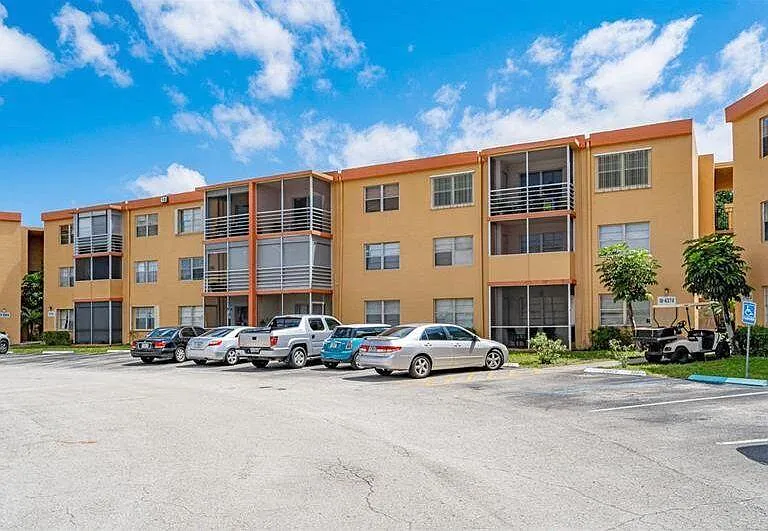 4354 NW 9th Ave #14-3C — Photo 15