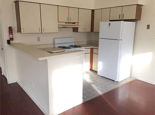 1st image of 327 Cozzens Ct