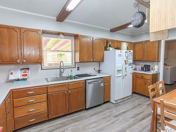 4th image of 2202 Merrily Dr