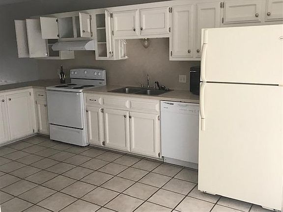 3rd image of 2293 Hollydale Ave APT 1E